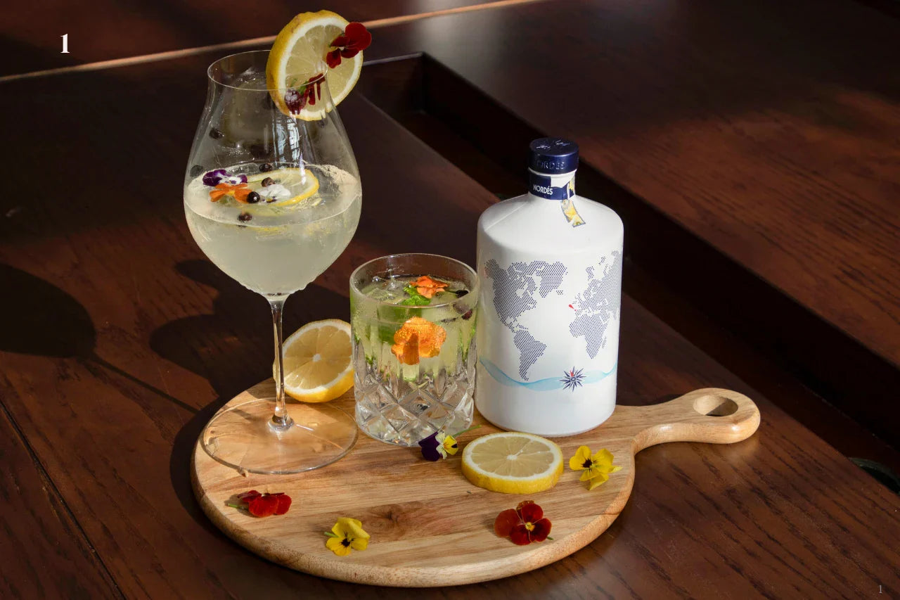 Alkoholfreier Gin Cocktail – stilvoll gemixter Drink im Glas