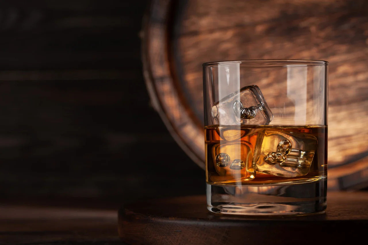 Whisky Alternative ohne Alkohol – edler Drink im Glas