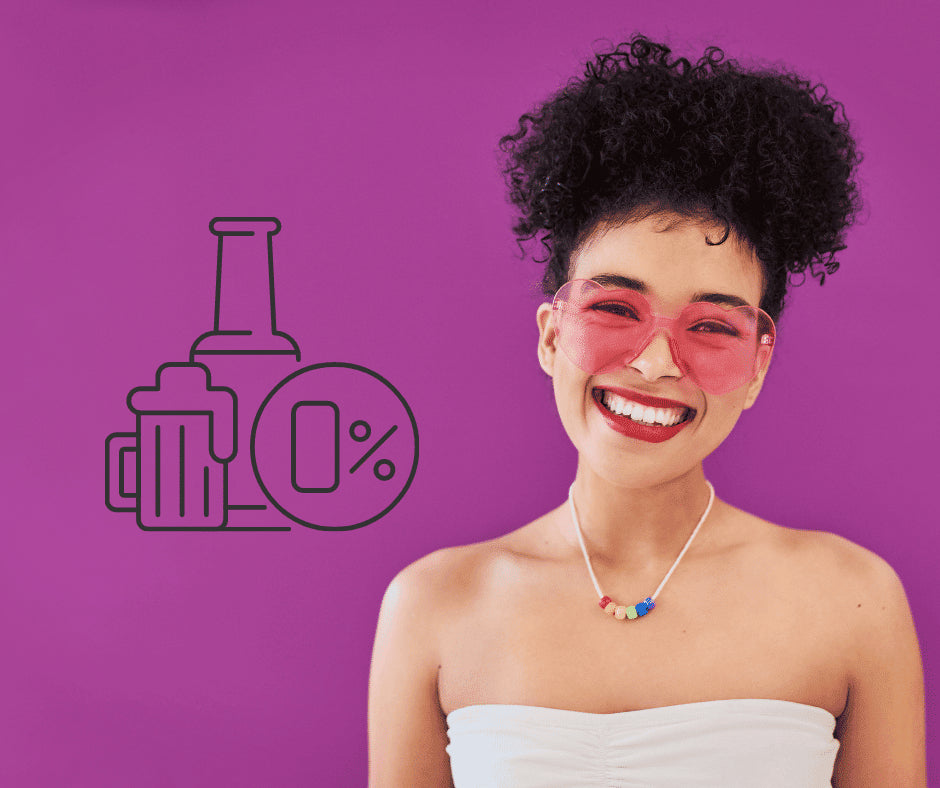 Frau am lächeln aufgrund ihrer Gesundheit und einem alkoholfreien Leben