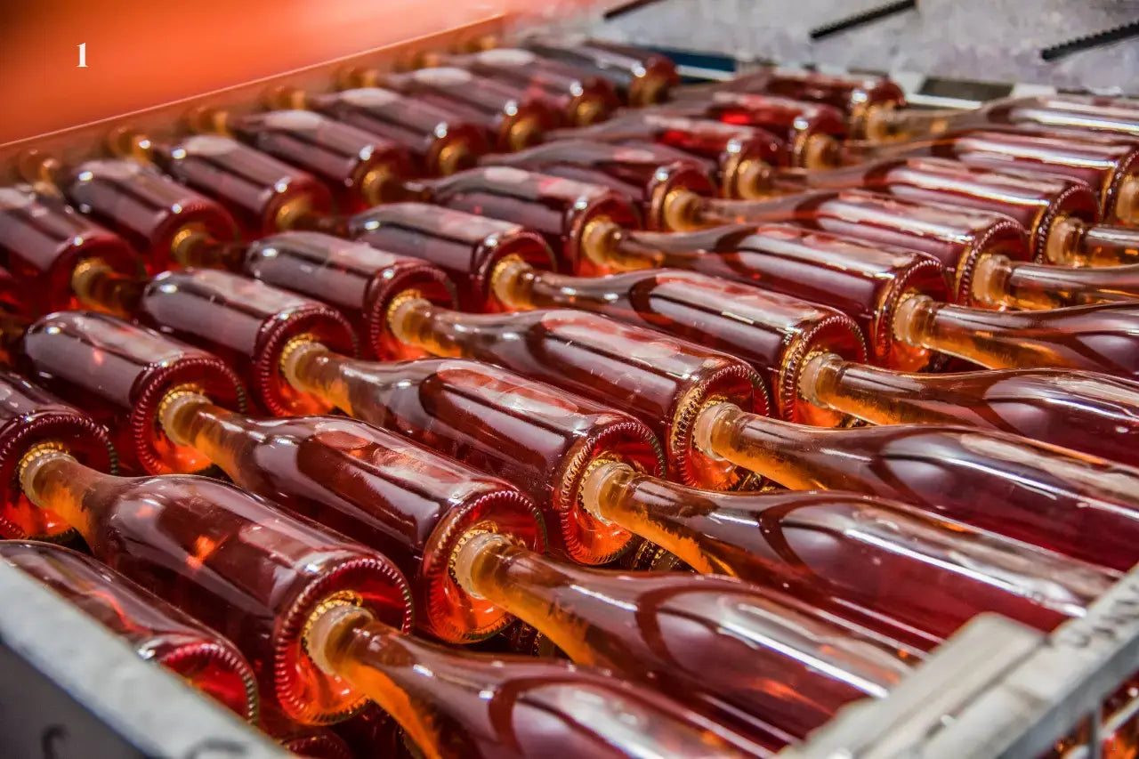 Rosé Sekt alkoholfrei – elegante Gläser mit perlendem Schaumwein