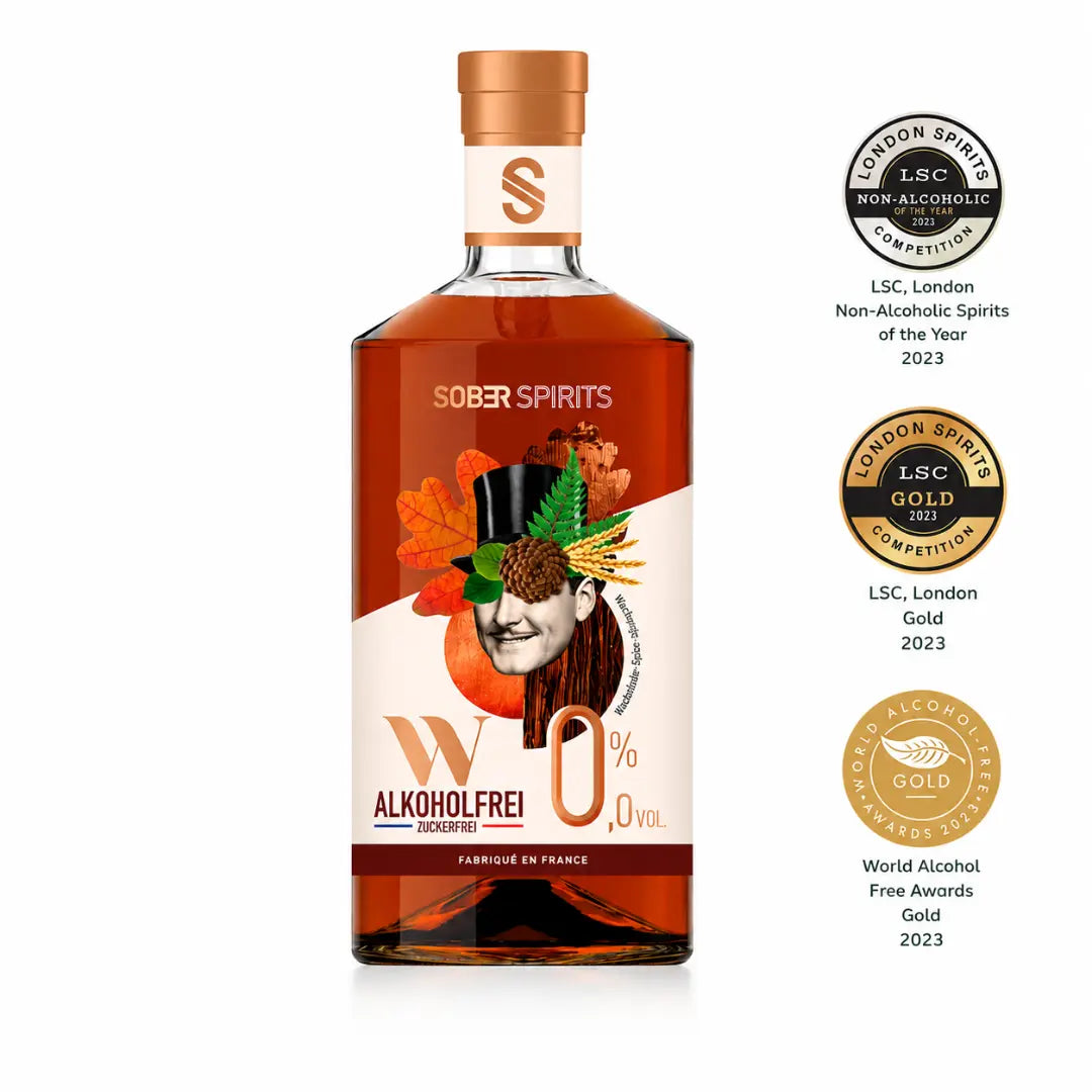 Sober Spirits W alkoholfrei in hochwertiger Produktdarstellung mit weißem Hintergrund, klar sichtbarem Etikett und Awards rechts daneben.