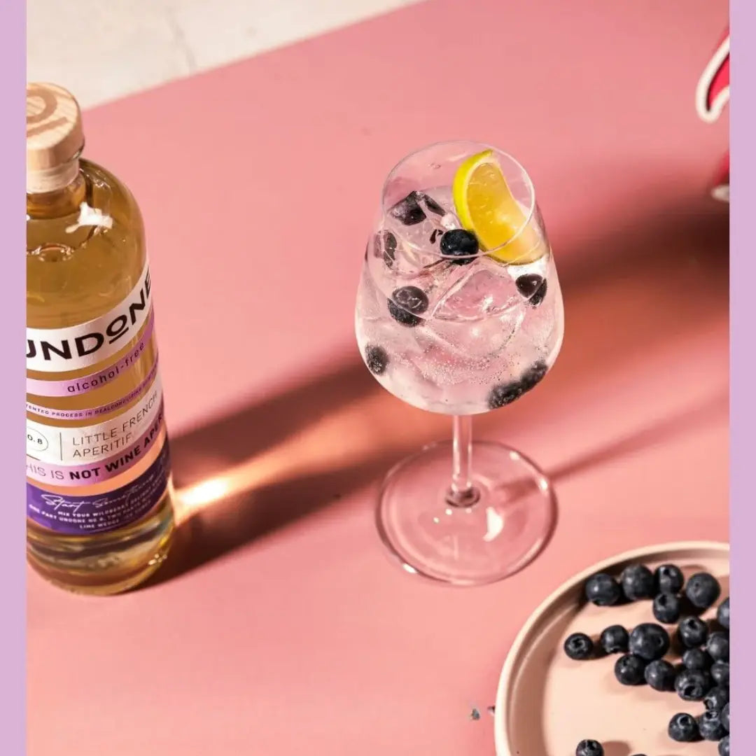 Alkoholfreier Aperitif Little French – frischer Cocktail im Glas serviert