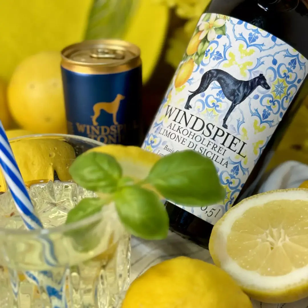 Windspiel Limone di Sicilia Zitronen-Kreation im Cocktailglas serviert