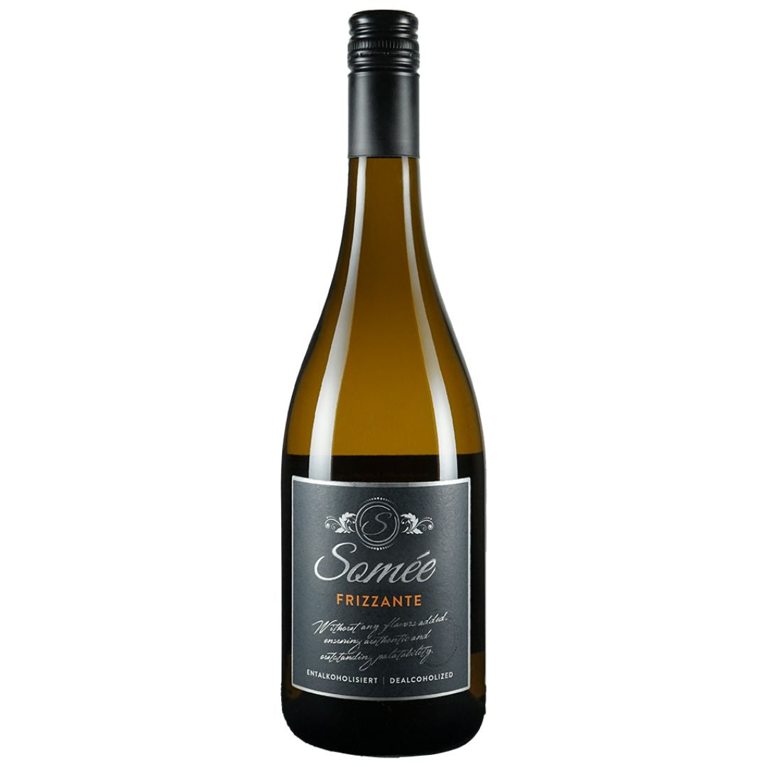Flasche Somée alkoholfreier perlender Weißwein (Frizzante-Stil) mit elegantem Etikett