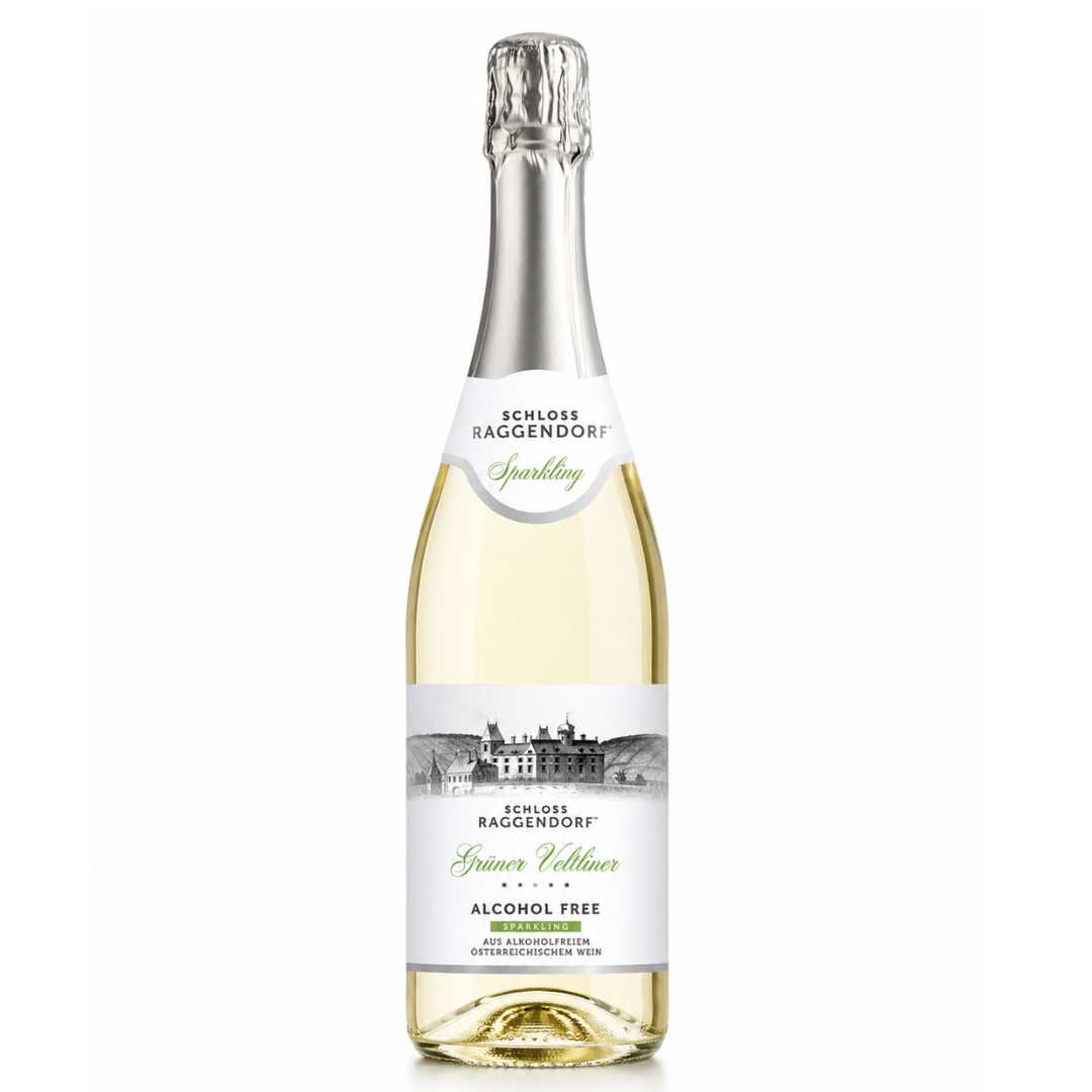 Alkoholfreier Schaumwein Grüner Veltliner von Schloss Raggendorf als Flasche auf weißem Hintergrund