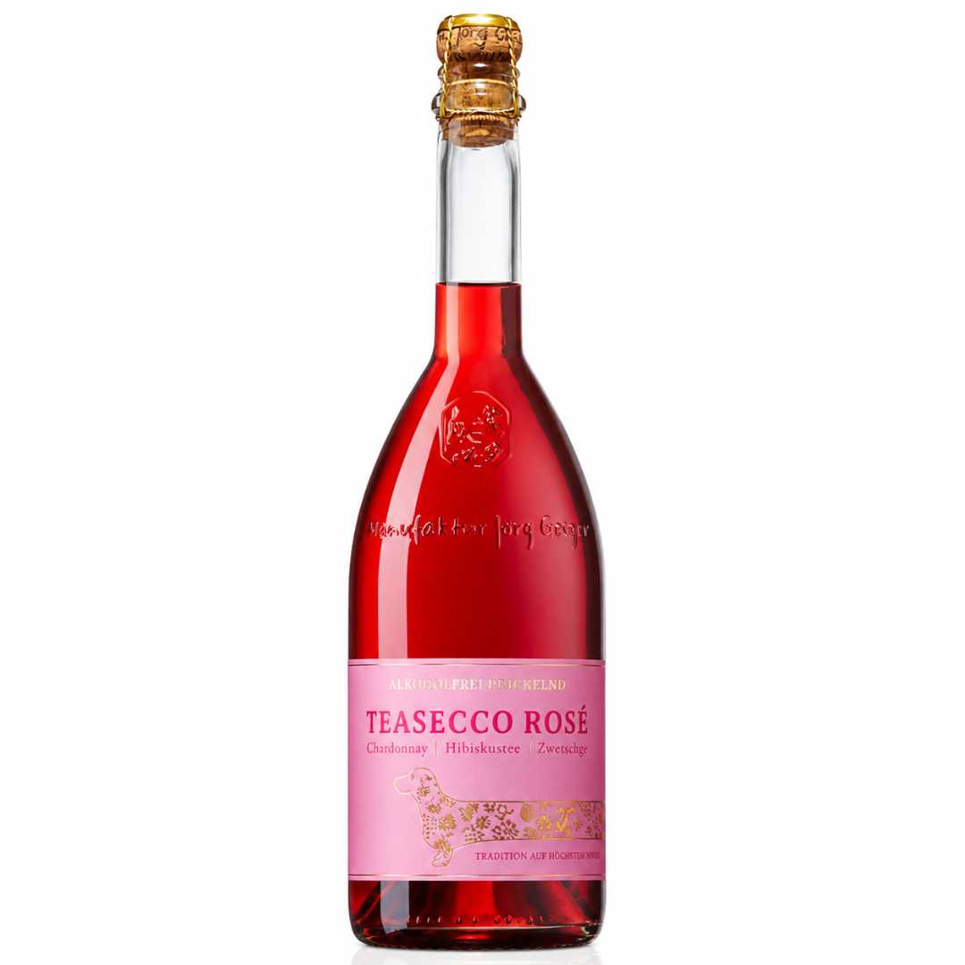 Alkoholfreier Sekt Teasecco Rosé von Jörg Geiger in Flasche auf weißem Hintergrund