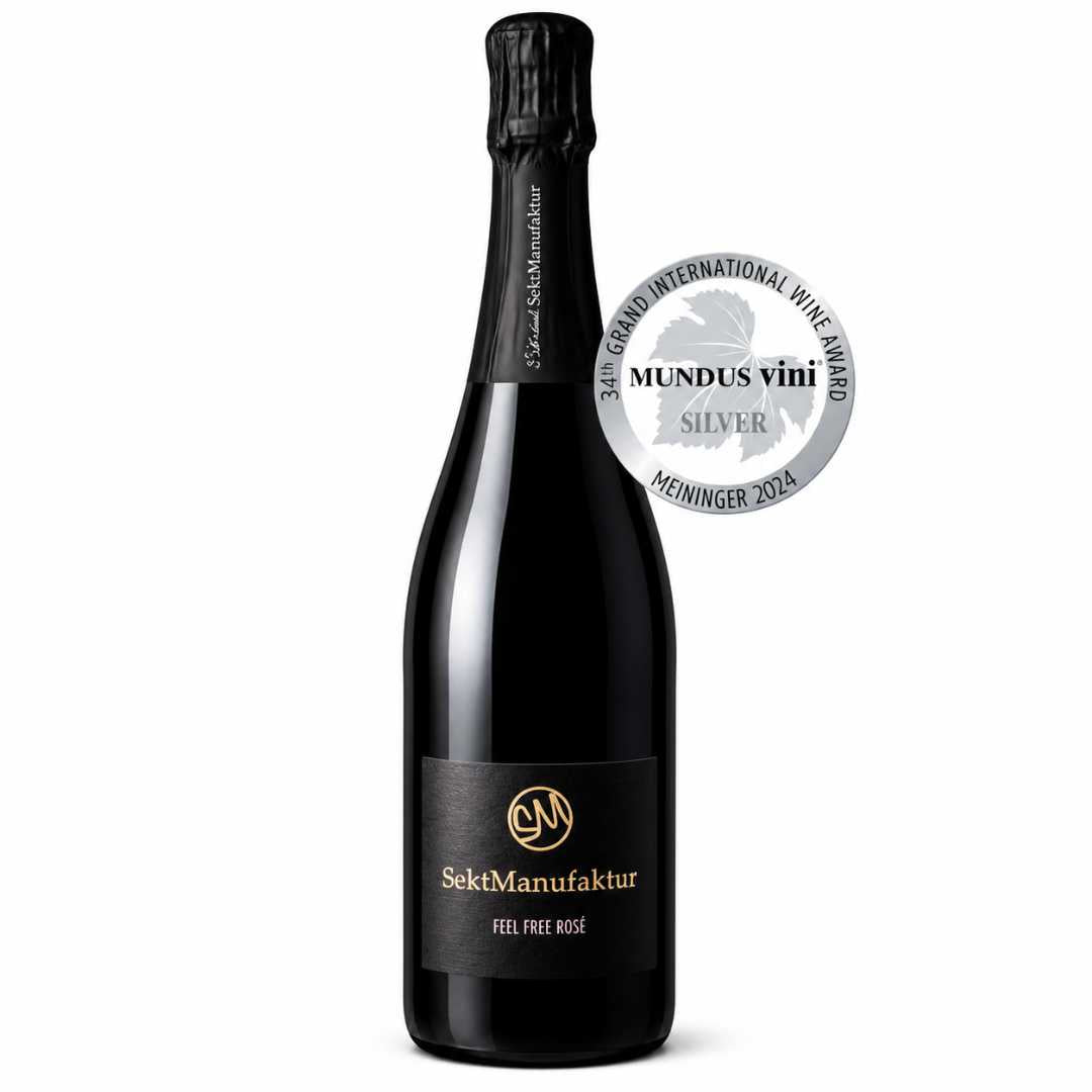 Alkoholfreier Rosé Sekt Sektmanufaktur Feel Free mit Mundus Vini Silver Auszeichnung auf weißem Hintergrund