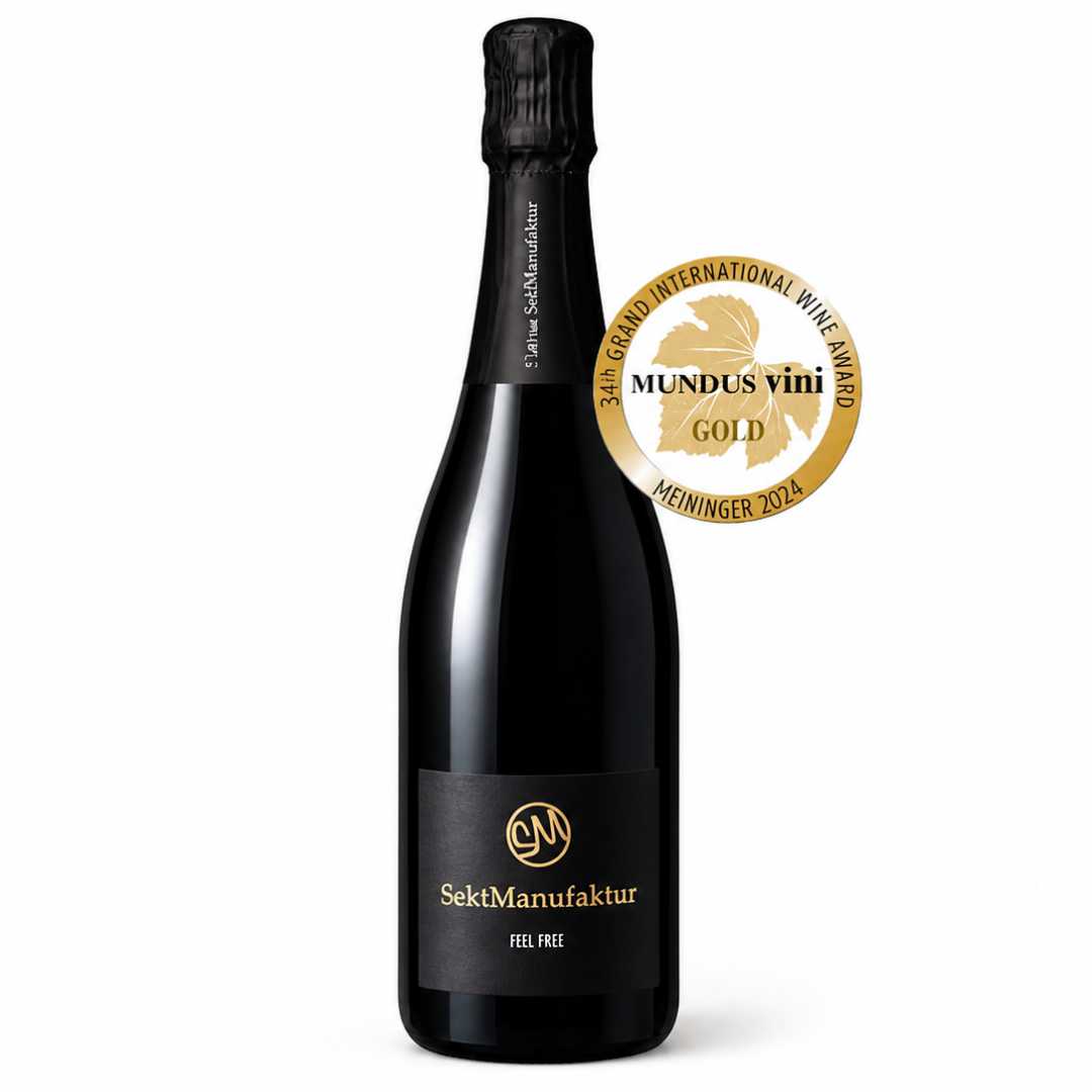Alkoholfreier Sekt Sektmanufaktur Feel Free mit Mundus Vini Gold Auszeichnung auf weißem Hintergrund