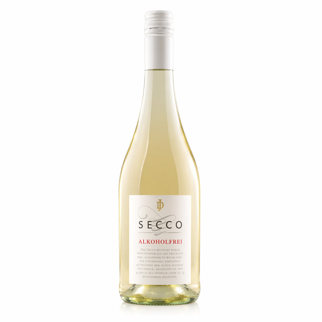 Alkoholfreier Secco Flasche, prickelnde Sekt-Alternative ohne Alkohol auf weißem Hintergrund