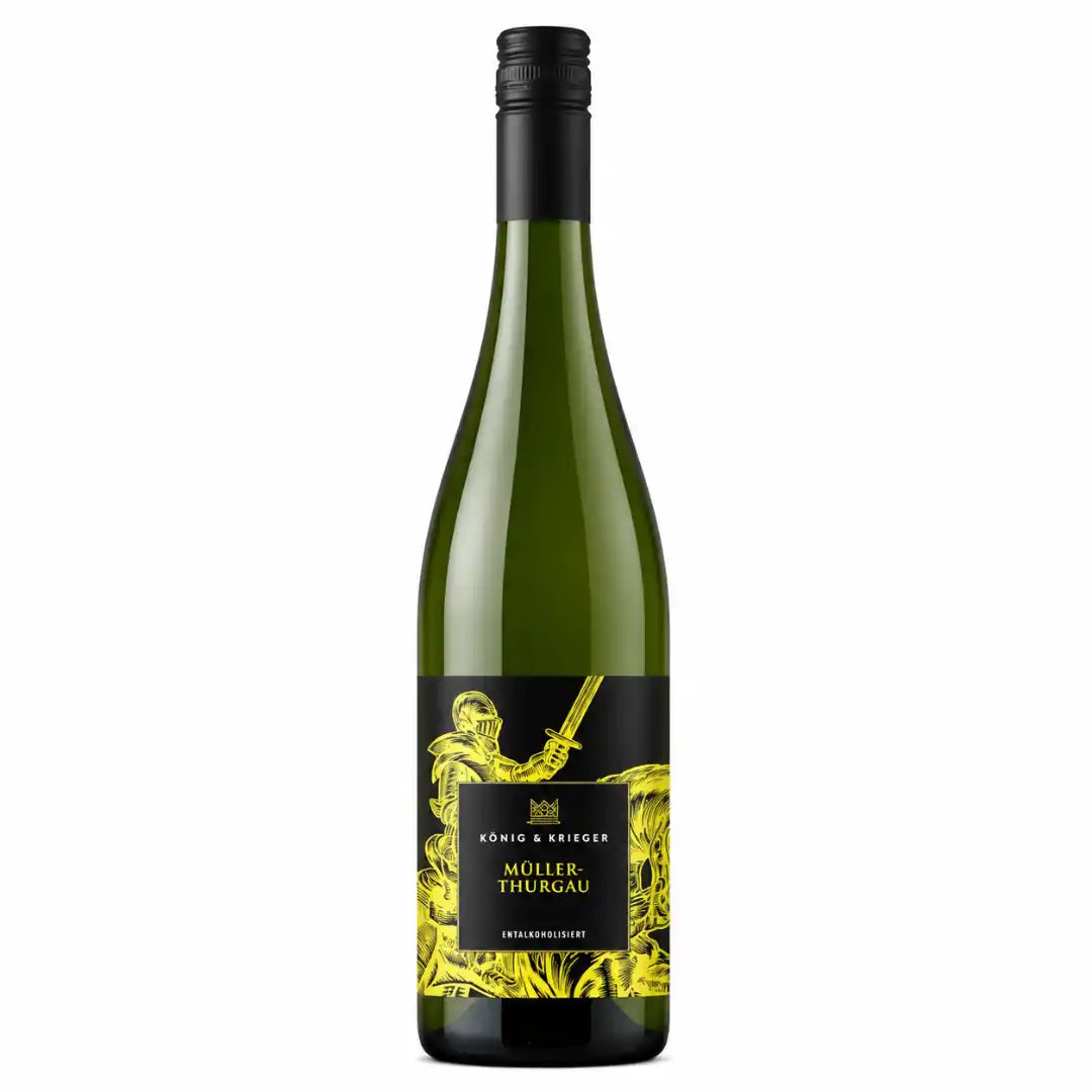 Müller-Thurgau alkoholfreier Wein von König & Krieger als einzelne Flasche auf weißem Hintergrund