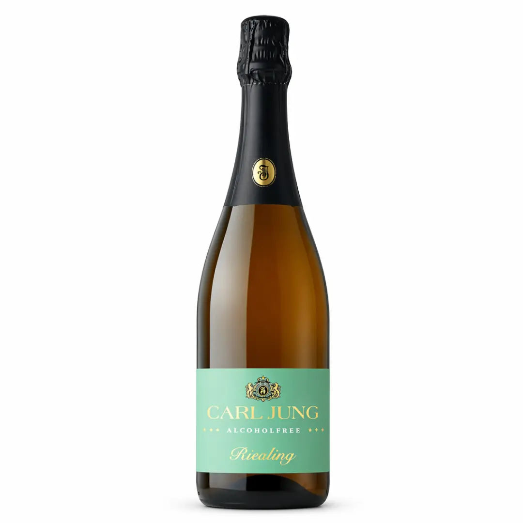 Carl Jung Riesling alkoholfrei  prickelnde Sekt-Alternative in der Flasche auf weißem Hintergrund