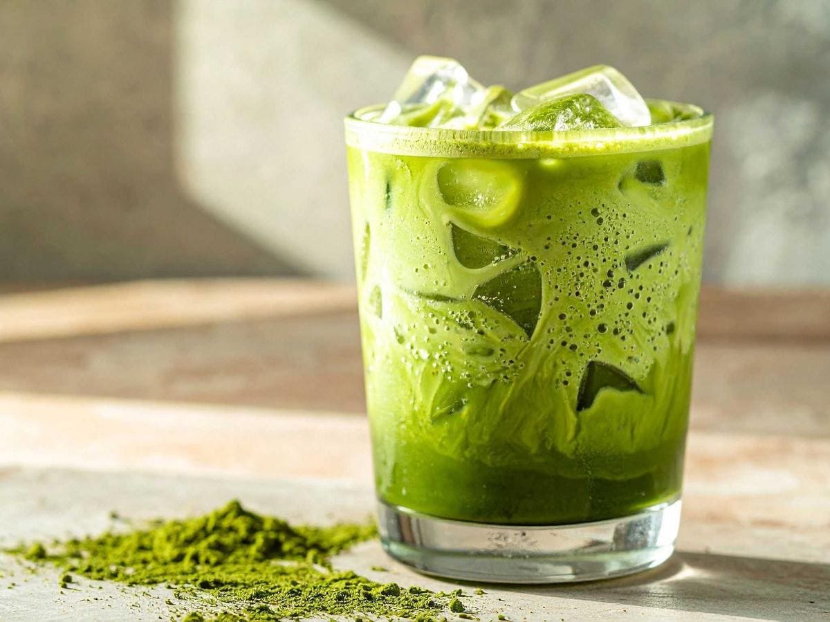 Iced Matcha Latte mit Maëmo Organics Matcha