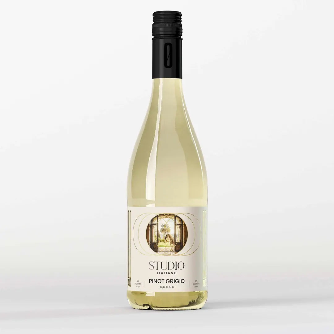 Kolonne Null Pinot Grigio Studio Italiano 0,0 % – alkoholfreier Weißwein aus Italien in der 750-ml-Flasche mit hellem Etikett.